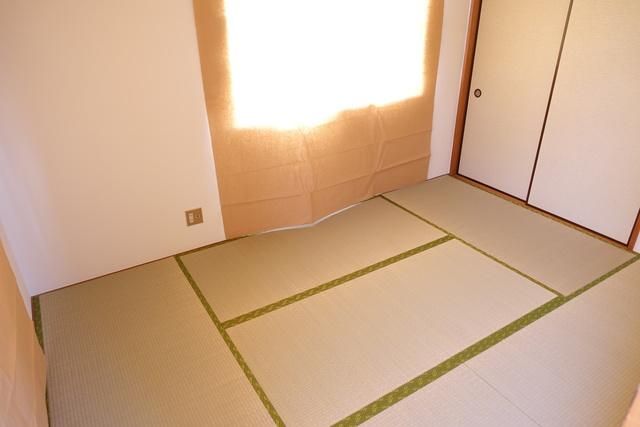 �y�Z�L�����e�B�z�@