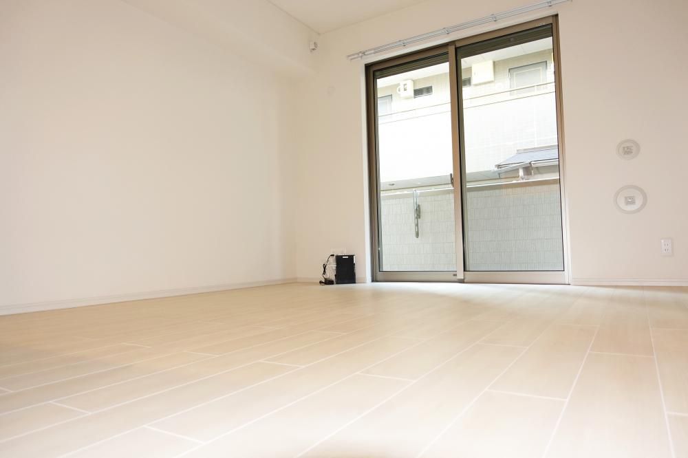 �y�����E���r���O�z�@