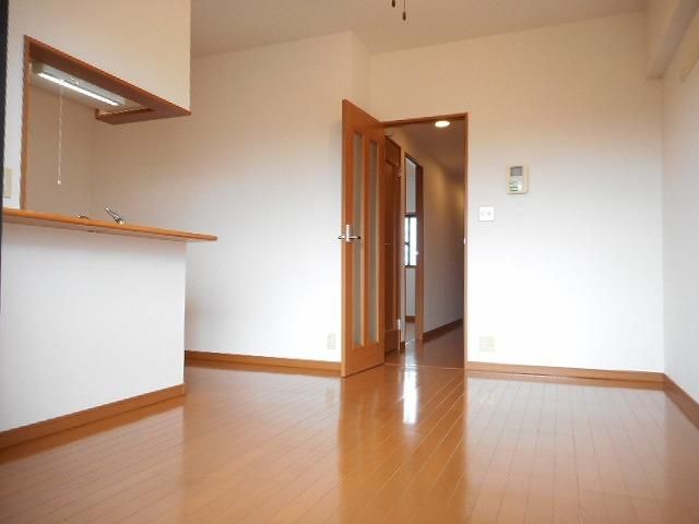 �y���ԁE���r���O�z�@