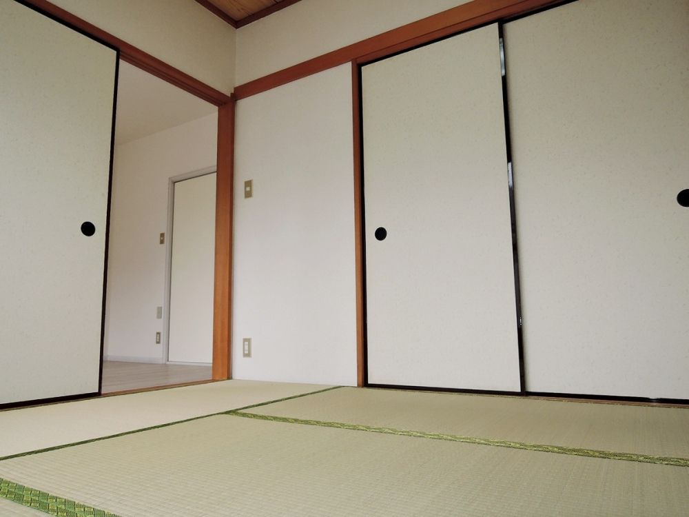 �y�Z�L�����e�B�z�@