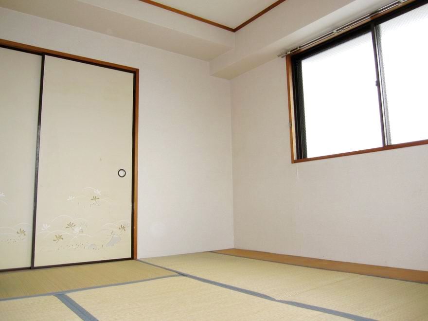 �y�Z�L�����e�B�z�@