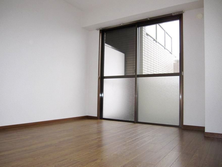 �y���]�z�@