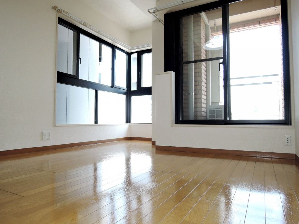 �y���]�z�@