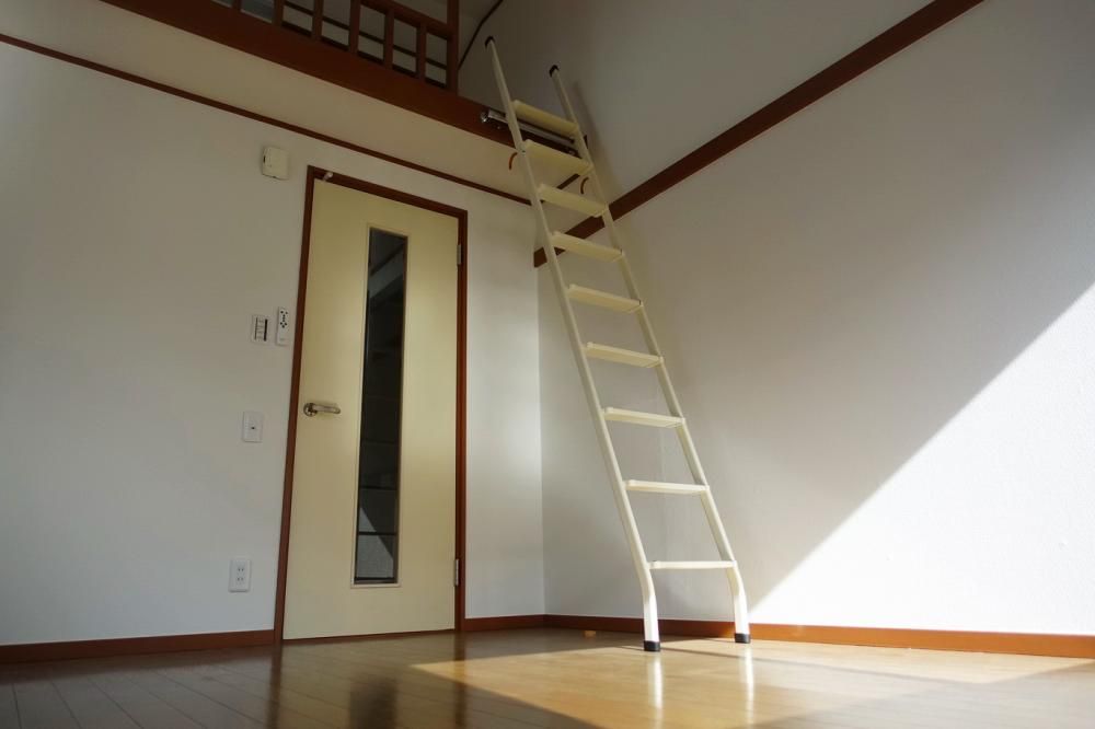 �y�Z�L�����e�B�z�@