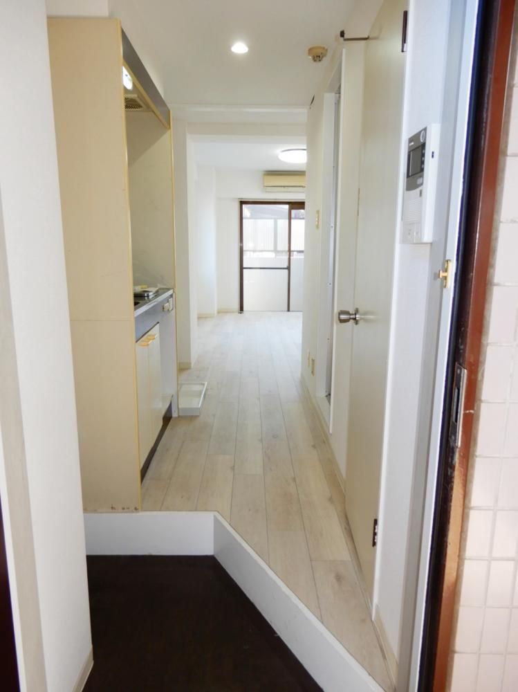 �y�Z�L�����e�B�z�@