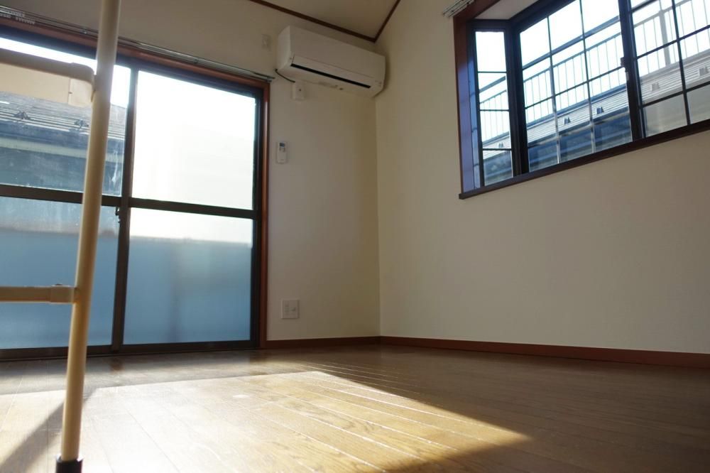 �y�Z�L�����e�B�z�@