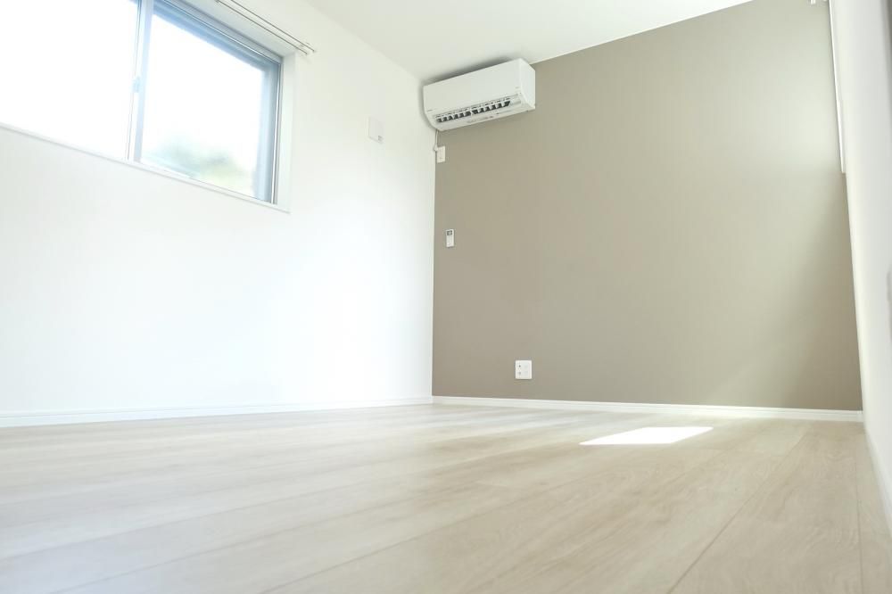 �y�Z�L�����e�B�z�@