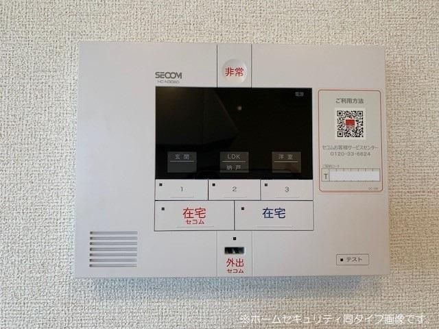 �y�Z�L�����e�B�z�@