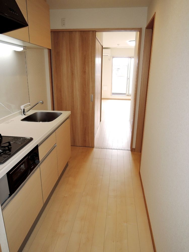 �y�Z�L�����e�B�z�@