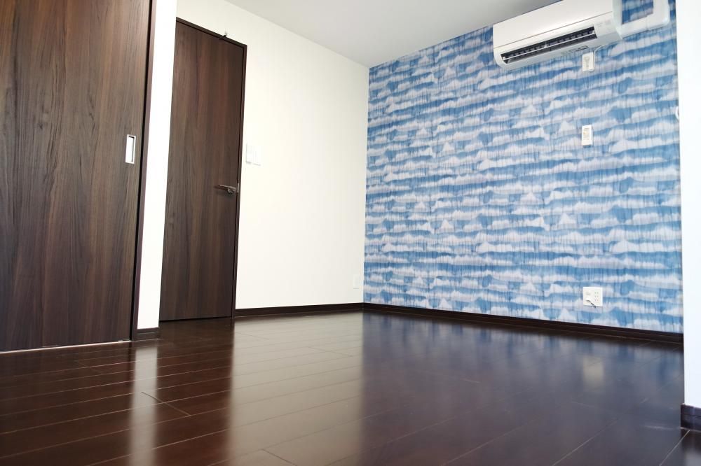 �y�Z�L�����e�B�z�@