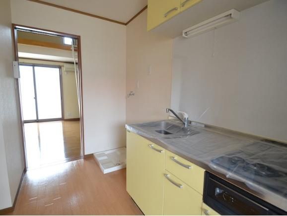 �y�Z�L�����e�B�z�@