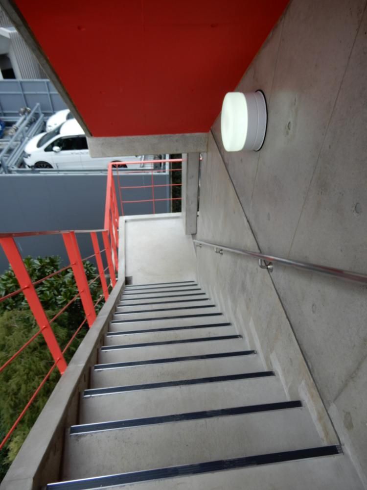 �y�G���g�����X�z�@