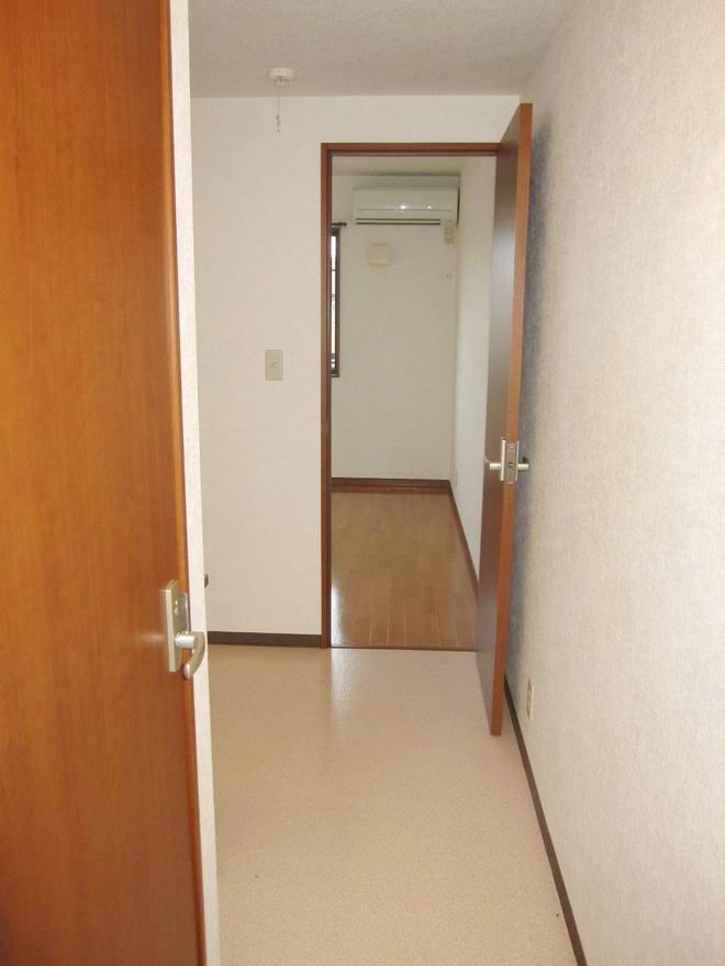 �y�Z�L�����e�B�z�@