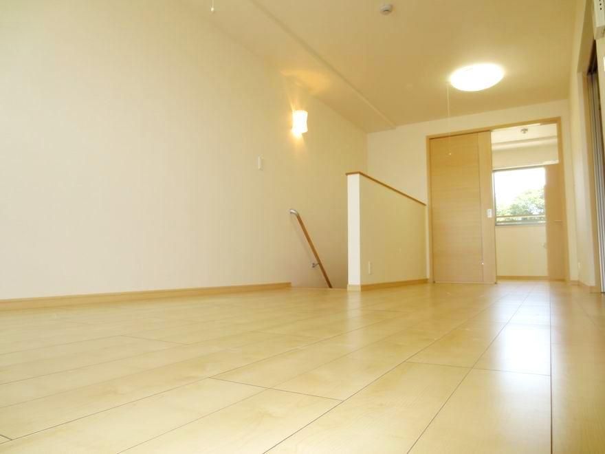 �y�Z�L�����e�B�z�@