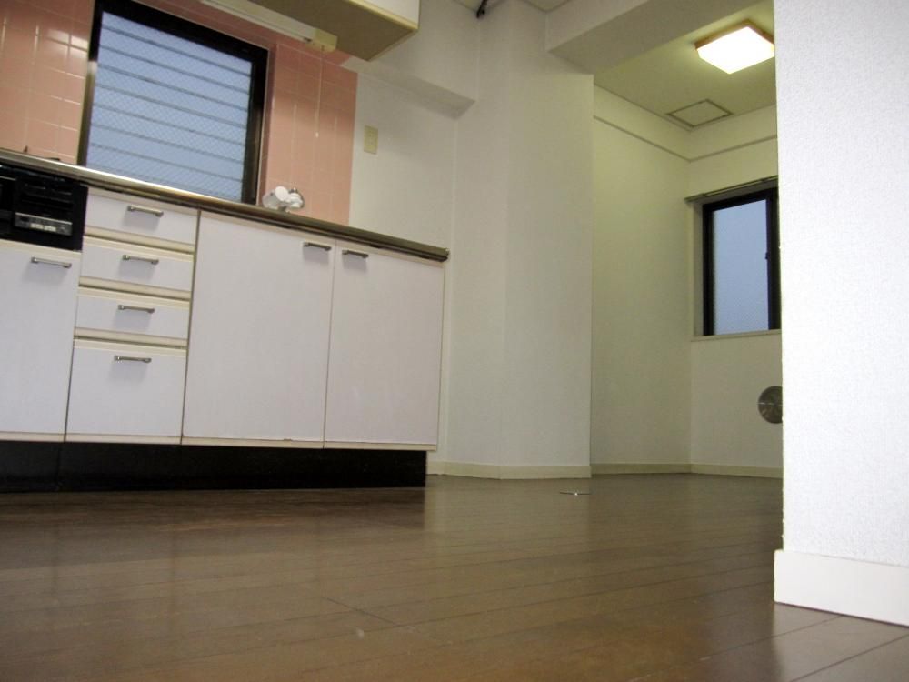 �y���ԁE���r���O�z�@