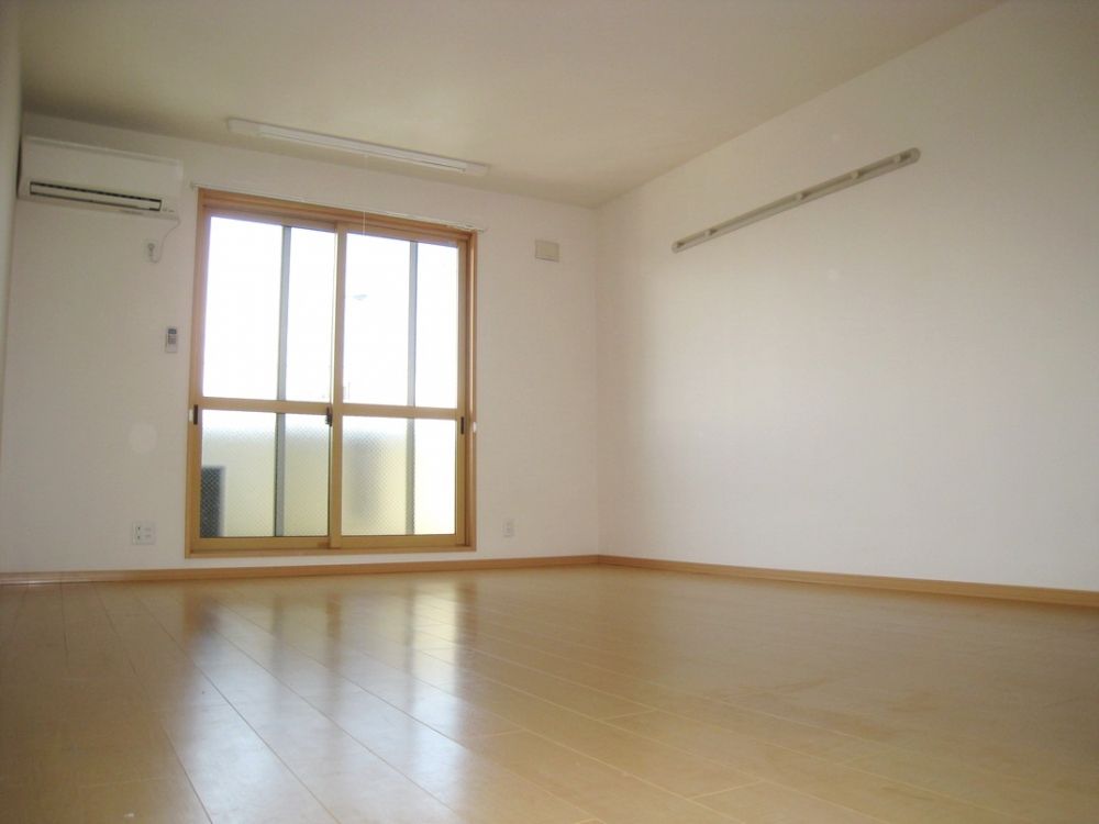 �y�Z�L�����e�B�z�@