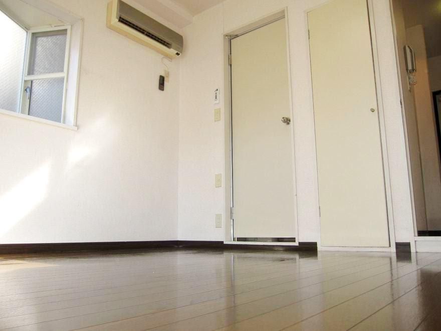 �y�Z�L�����e�B�z�@