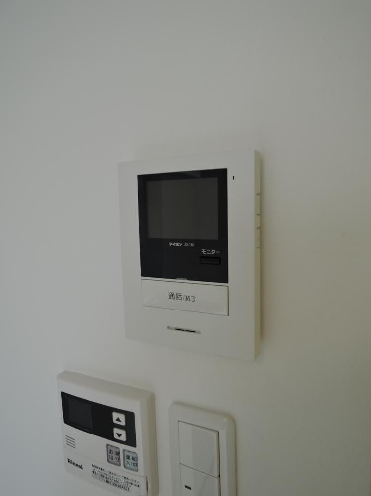 �y�Z�L�����e�B�z�@