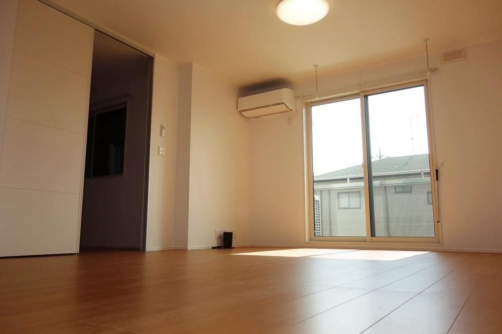 �y�Z�L�����e�B�z�@