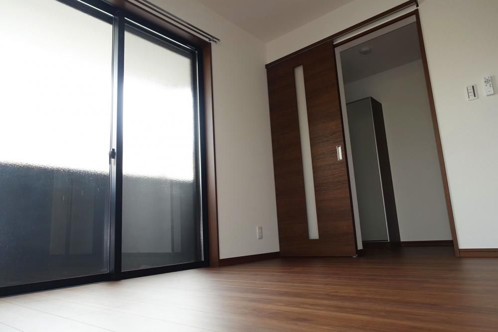 �y�Z�L�����e�B�z�@