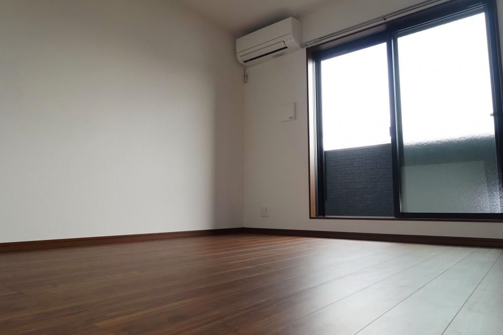 �y�Z�L�����e�B�z�@