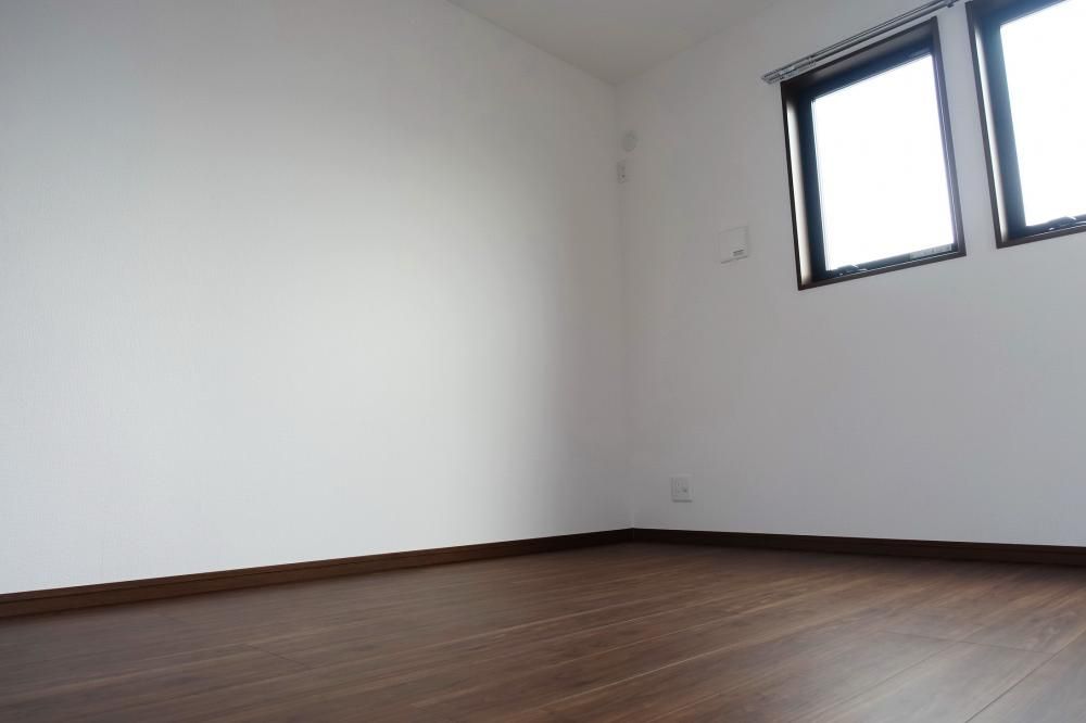 �y�Z�L�����e�B�z�@