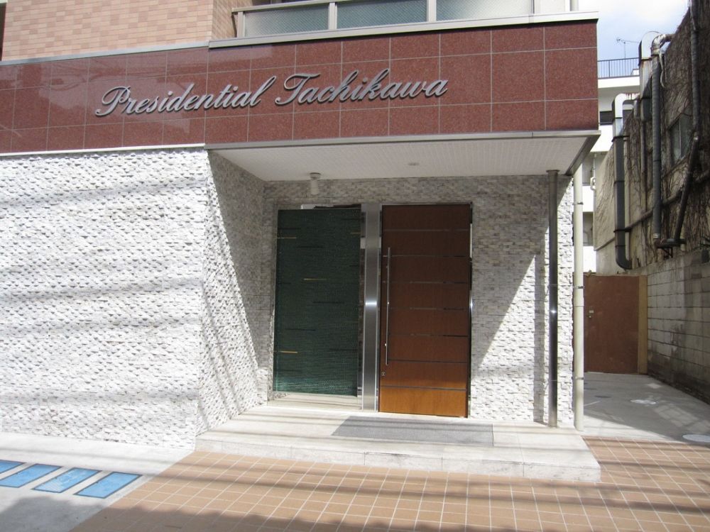 �y�G���g�����X�z�@