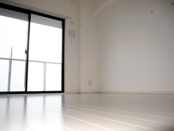 �y���]�z�@