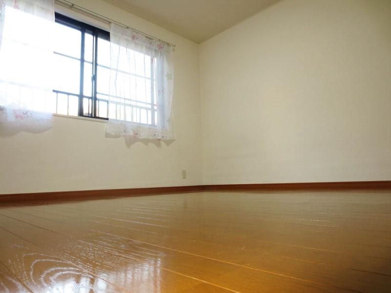 �y�Z�L�����e�B�z�@