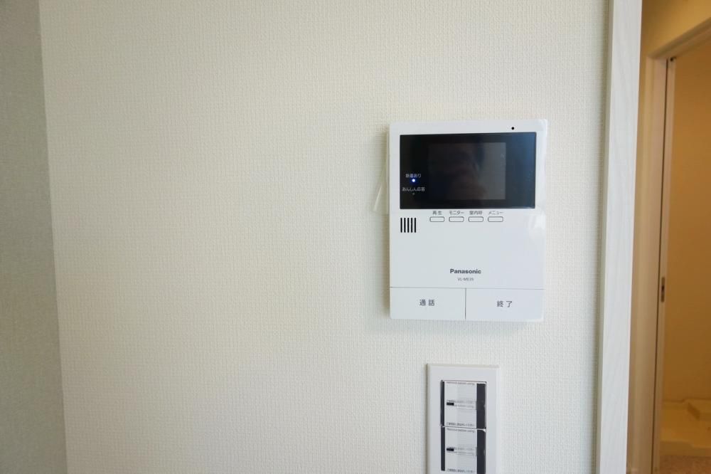 �y�Z�L�����e�B�z�@