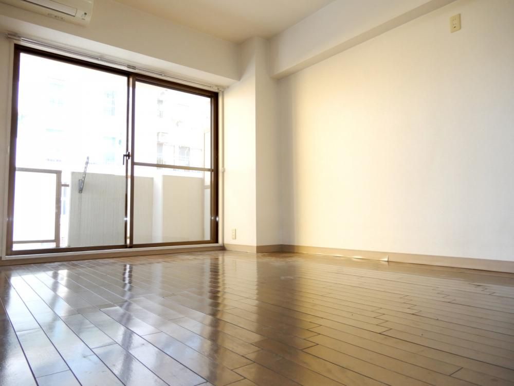 �y�Z�L�����e�B�z�@