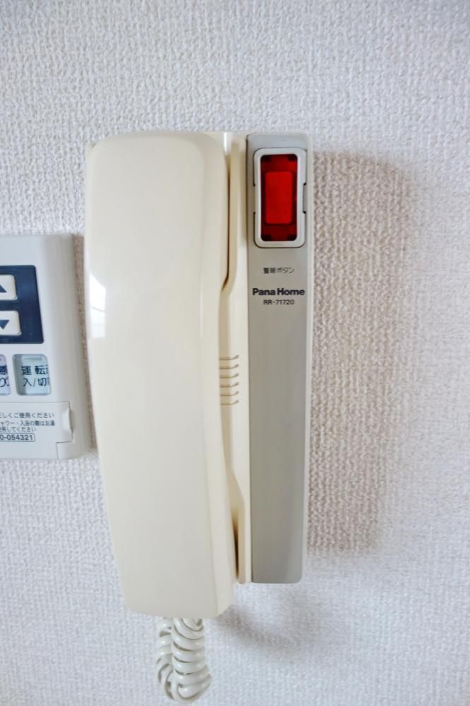 �y�Z�L�����e�B�z�@