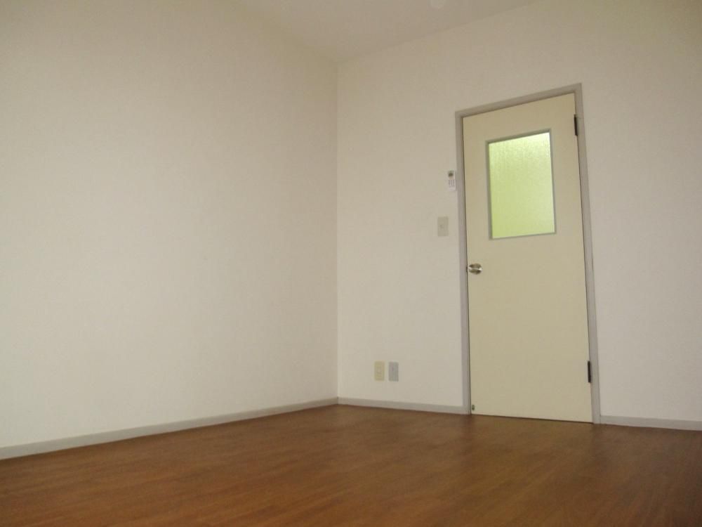 �y�Z�L�����e�B�z�@