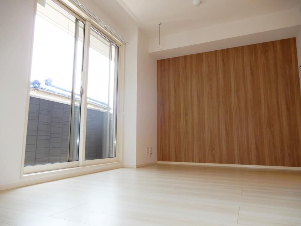 �y�Z�L�����e�B�z�@