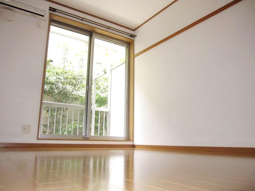 �y�Z�L�����e�B�z�@