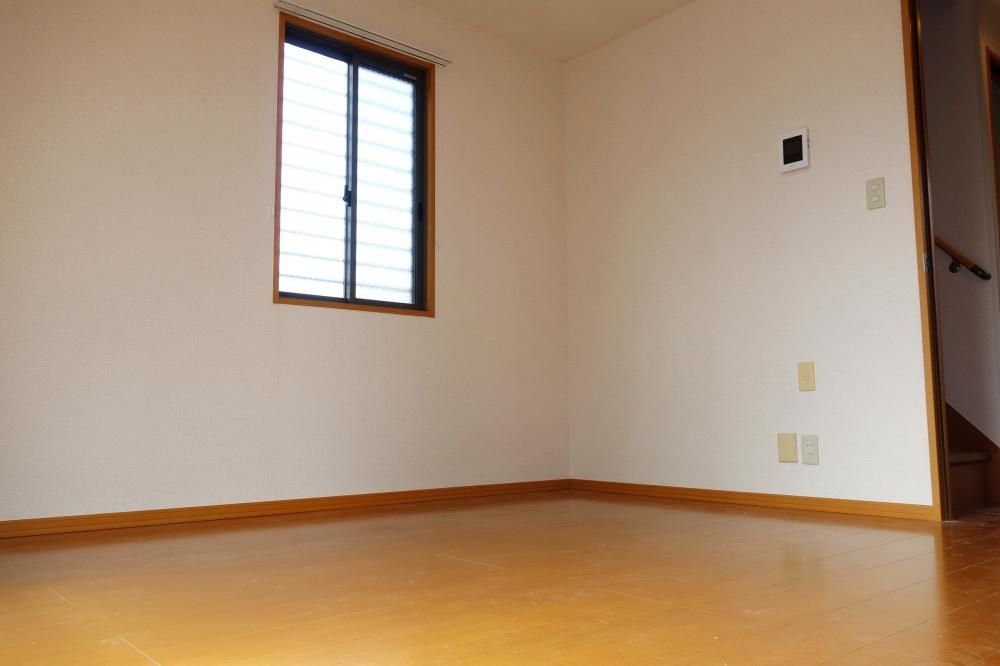 �y�Z�L�����e�B�z�@