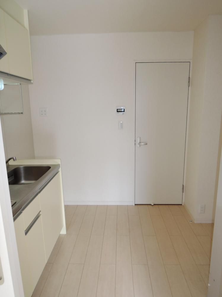 �y�Z�L�����e�B�z�@