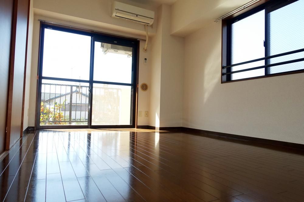 �y���]�z�@