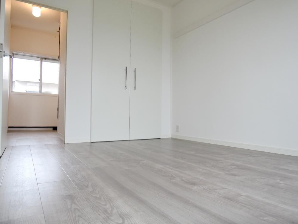 �y�Z�L�����e�B�z�@