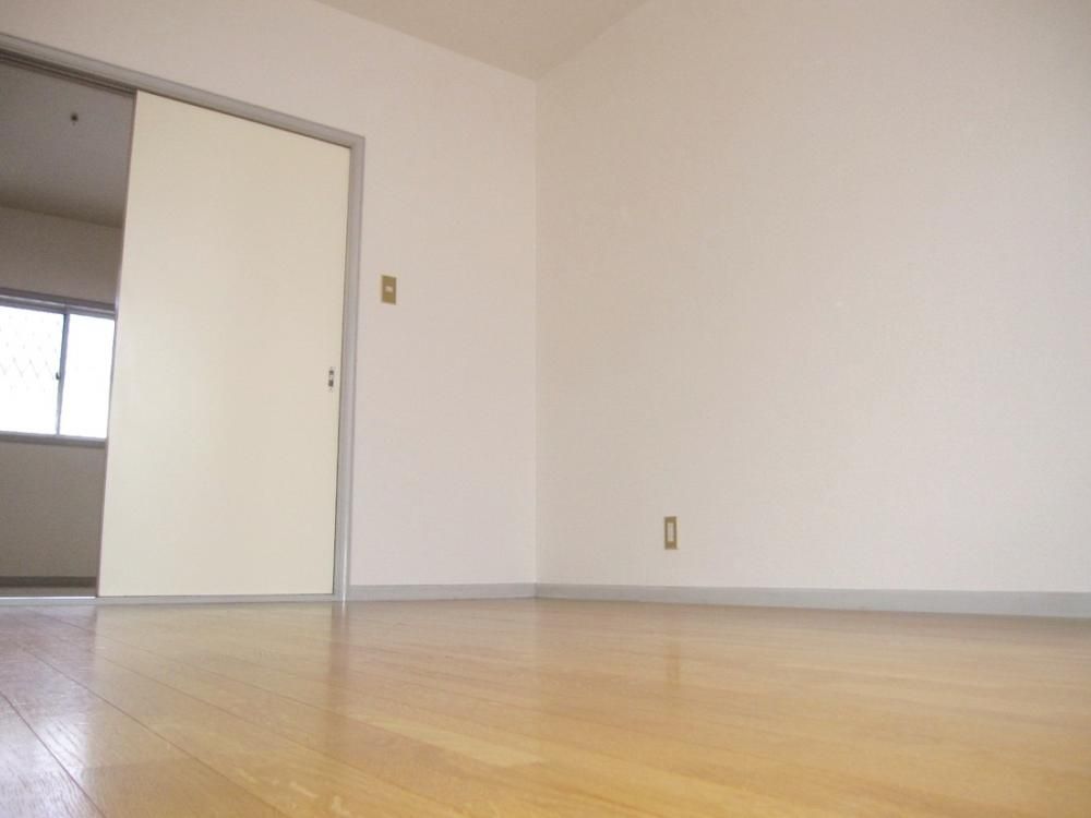 �y�Z�L�����e�B�z�@