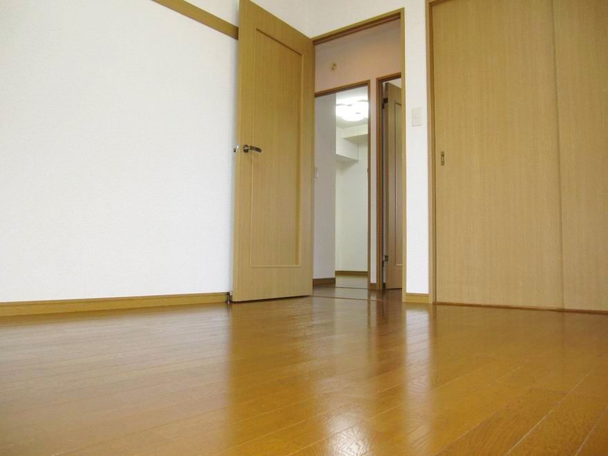 �y�Z�L�����e�B�z�@