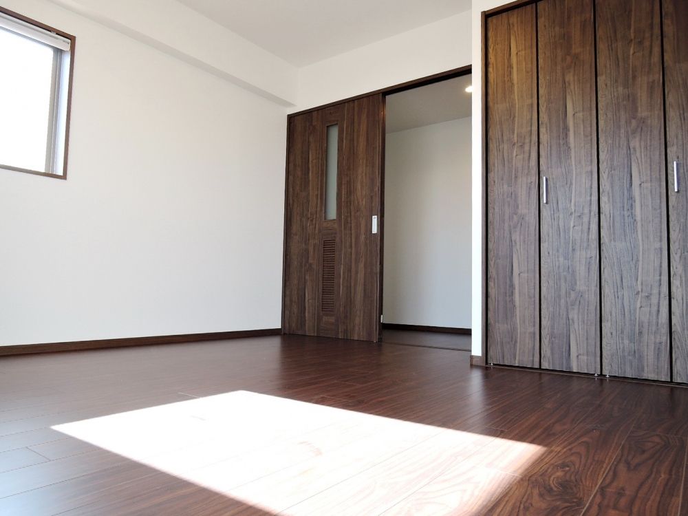 �y�Z�L�����e�B�z�@