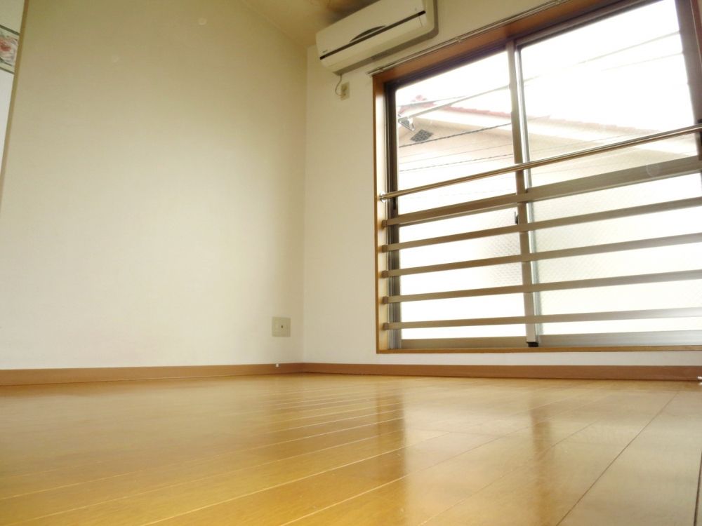 �y�Z�L�����e�B�z�@